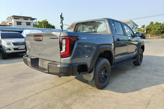 TRAVO PREMIUM PRE 2026 2.8 AT DOUBLE CAB GREY 600743 full