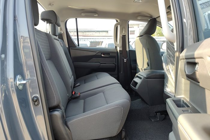 TRAVO PREMIUM PRE 2026 2.8 AT DOUBLE CAB GREY 600743 full