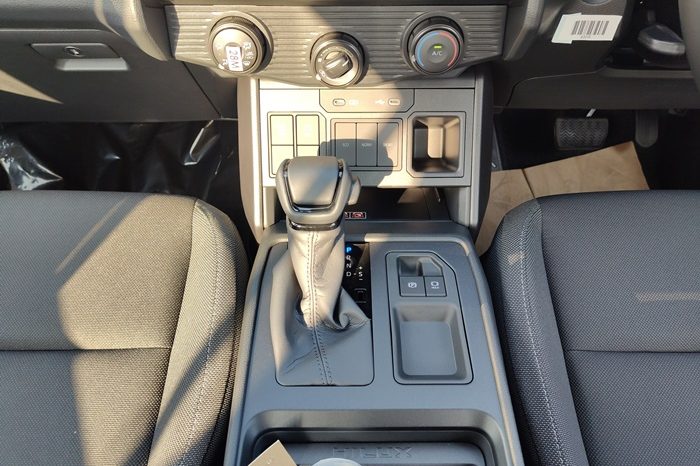 TRAVO PREMIUM PRE 2026 2.8 AT DOUBLE CAB GREY 600743 full