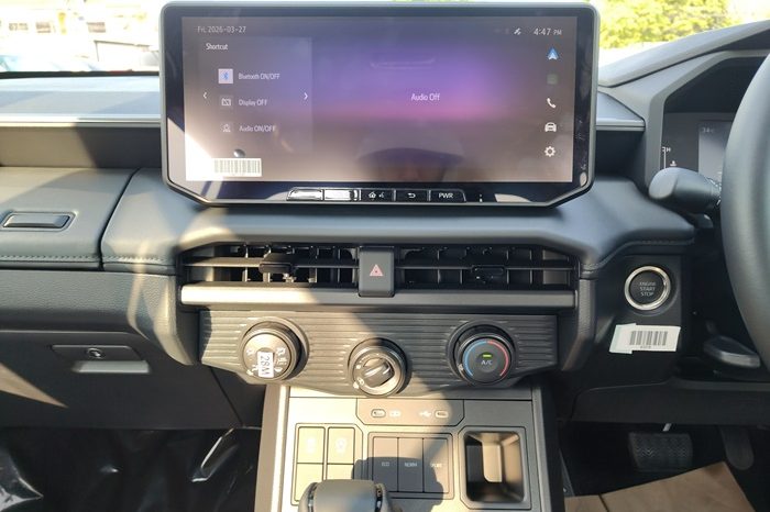TRAVO PREMIUM PRE 2026 2.8 AT DOUBLE CAB GREY 600743 full