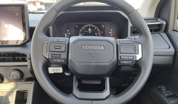 TRAVO PREMIUM PRE 2026 2.8 AT DOUBLE CAB GREY 600743 full