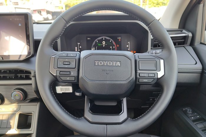 TRAVO PREMIUM PRE 2026 2.8 AT DOUBLE CAB GREY 600743 full