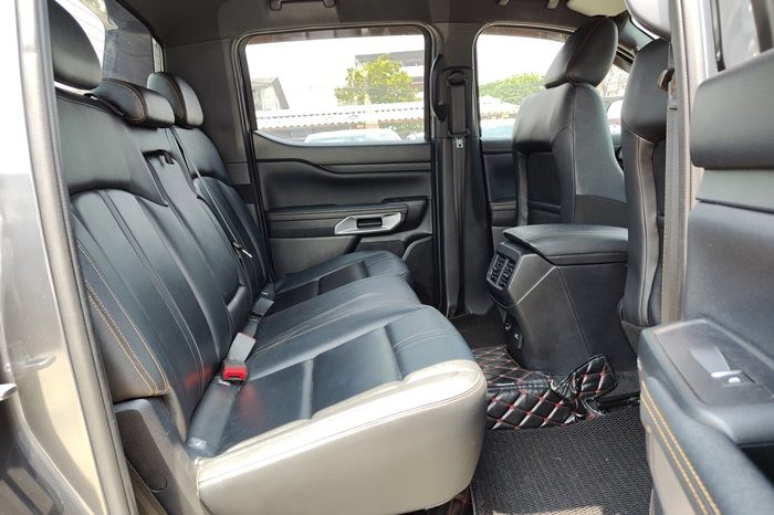 REVO PRE 2018 2.4G MT DOUBLE CAB SILVER  4569 full