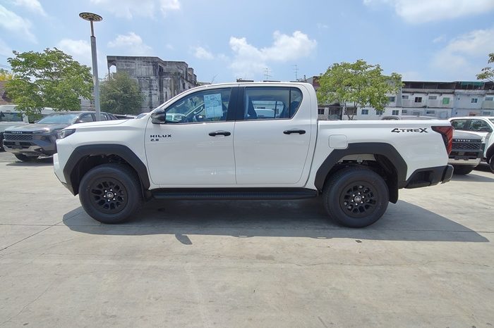 TRAVO PREMIUM 4TREX 2026 2.8 4WD MT DOUBLE CAB WHITE  42536 full