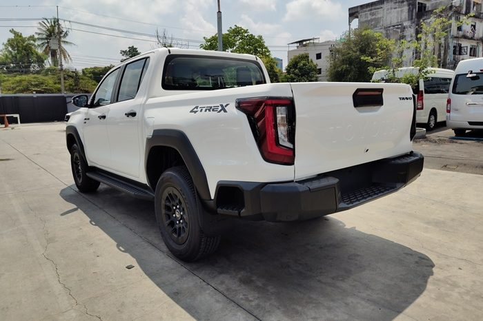 TRAVO PREMIUM 4TREX 2026 2.8 4WD MT DOUBLE CAB WHITE  42536 full