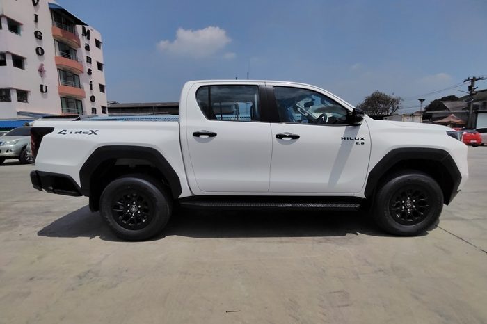 TRAVO PREMIUM 4TREX 2026 2.8 4WD MT DOUBLE CAB WHITE  42536 full