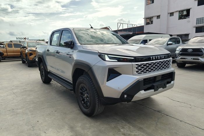 TRAVO PREMIUM 4TREX 2026 2.8 4WD MT DOUBLE CAB SILVER  60161 full