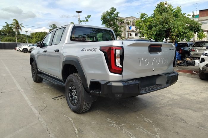 TRAVO PREMIUM 4TREX 2026 2.8 4WD MT DOUBLE CAB SILVER  60161 full