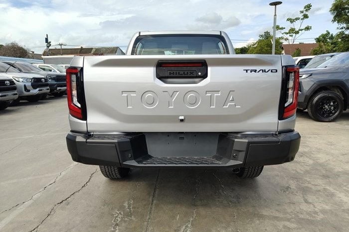 TRAVO PREMIUM 4TREX 2026 2.8 4WD MT DOUBLE CAB SILVER  60161 full