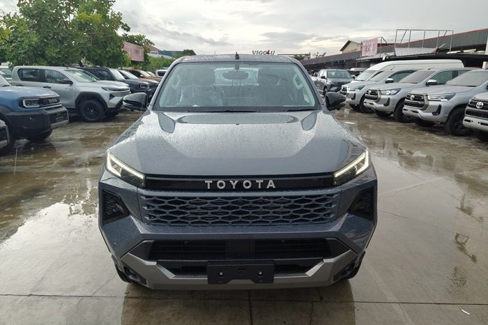 TRAVO OVERLAND PRE 2026 2.8 AT DOUBLE CAB GREY  40645 full