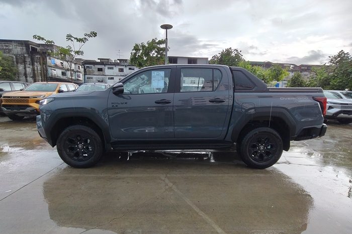 TRAVO OVERLAND PRE 2026 2.8 AT DOUBLE CAB GREY  40645 full