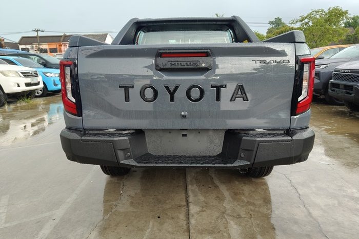 TRAVO OVERLAND PRE 2026 2.8 AT DOUBLE CAB GREY  40645 full