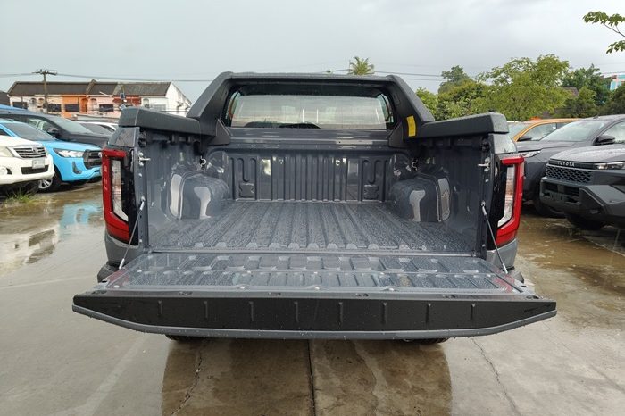 TRAVO OVERLAND PRE 2026 2.8 AT DOUBLE CAB GREY  40645 full