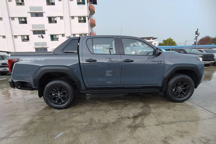 TRAVO OVERLAND PRE 2026 2.8 AT DOUBLE CAB GREY  40645 full