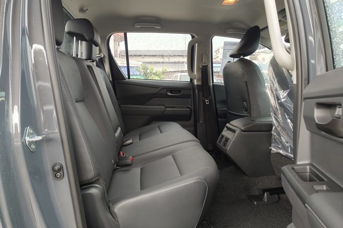 TRAVO OVERLAND PRE 2026 2.8 AT DOUBLE CAB GREY  40645 full