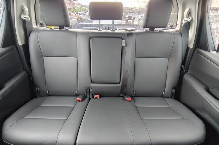 TRAVO OVERLAND PRE 2026 2.8 AT DOUBLE CAB GREY  40645 full