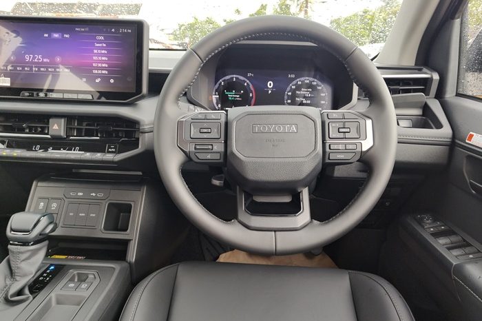 TRAVO OVERLAND PRE 2026 2.8 AT DOUBLE CAB GREY  40645 full
