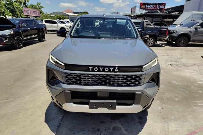 TRAVO PREMIUM PRE 2026 2.8 AT DOUBLE CAB GREY  03539 full