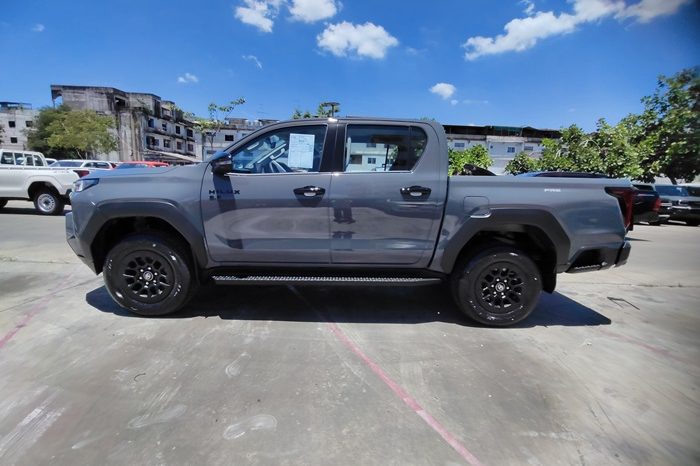TRAVO PREMIUM PRE 2026 2.8 AT DOUBLE CAB GREY  03539 full