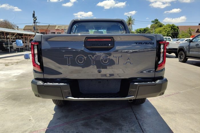 TRAVO PREMIUM PRE 2026 2.8 AT DOUBLE CAB GREY  03539 full