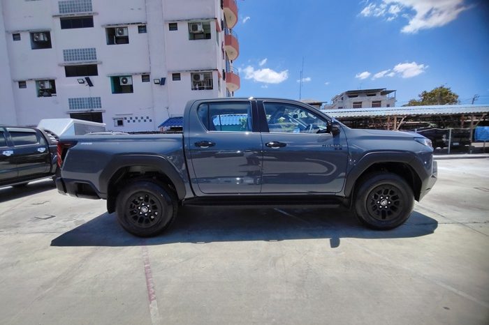 TRAVO PREMIUM PRE 2026 2.8 AT DOUBLE CAB GREY  03539 full