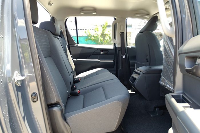 TRAVO PREMIUM PRE 2026 2.8 AT DOUBLE CAB GREY  03539 full