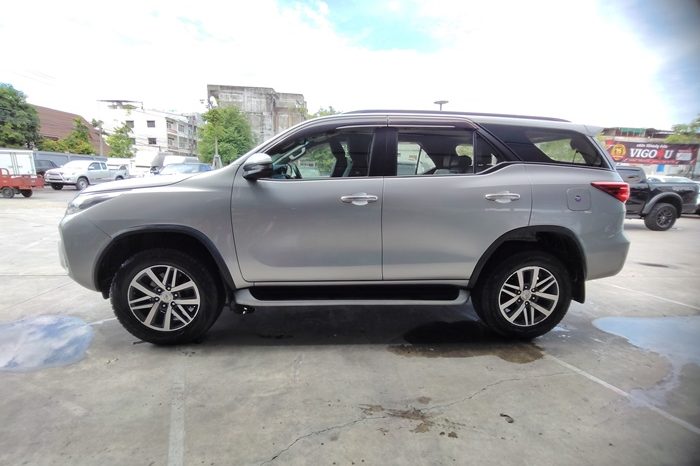 TOYOTA 2WD 2020 2.4V AT FORTUNER SILVER  6844 full