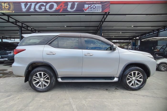 TOYOTA 2WD 2020 2.4V AT FORTUNER SILVER  6844 full