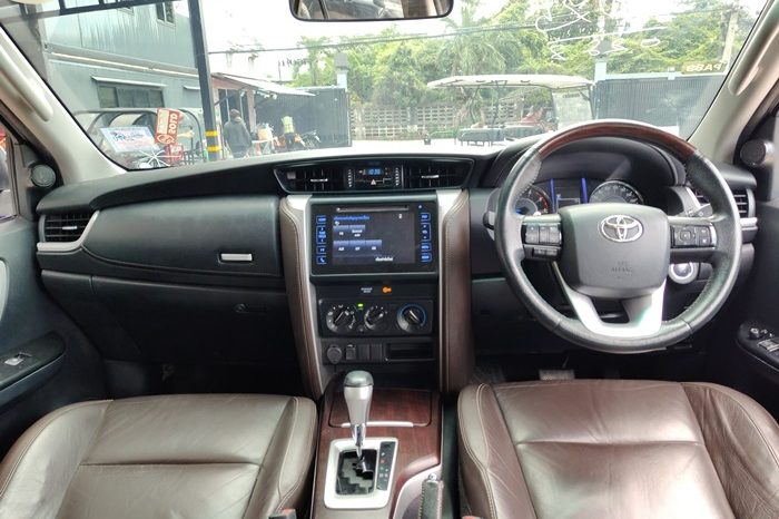 TOYOTA 2WD 2020 2.4V AT FORTUNER SILVER  6844 full