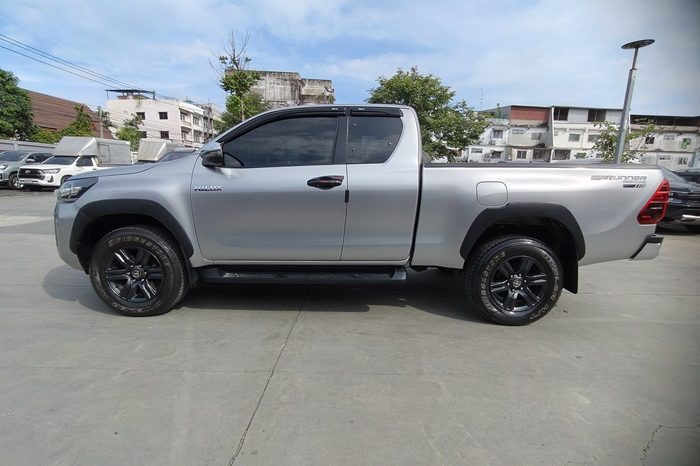 REVO PRE 2020 2.4 ENTRY AT SMART CAB SILVER  7630 full