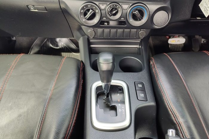 REVO PRE 2020 2.4 ENTRY AT SMART CAB SILVER  7630 full
