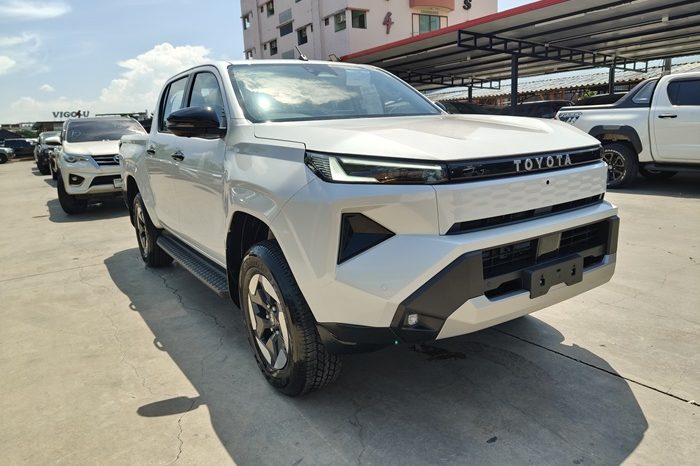 TRAVO E 2026 EV AT DOUBLE CAB WHITE  800193 full