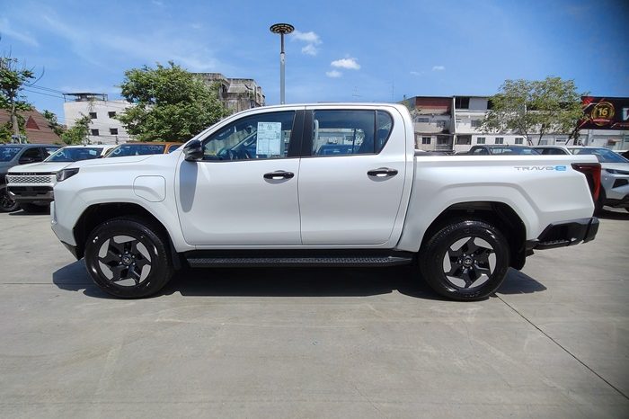 TRAVO E 2026 EV AT DOUBLE CAB WHITE  800193 full