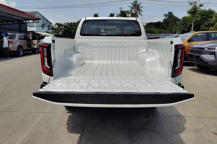 TRAVO E 2026 EV AT DOUBLE CAB WHITE  800193 full