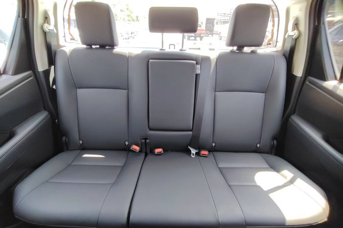 TRAVO E 2026 EV AT DOUBLE CAB WHITE  800193 full