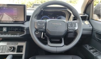 TRAVO E 2026 EV AT DOUBLE CAB WHITE  800193 full