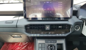 TRAVO E 2026 EV AT DOUBLE CAB WHITE  800193 full