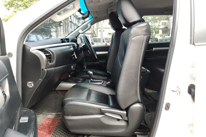 REVO PRE 2018 2.4E AT DOUBLE CAB WHITE 9185 full