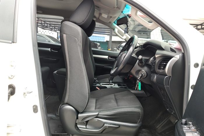REVO PRE 2019 2.4E AT DOUBLE CAB WHITE 3868 full