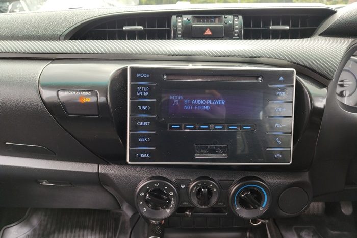 REVO PRE 2019 2.4E AT DOUBLE CAB WHITE 3868 full