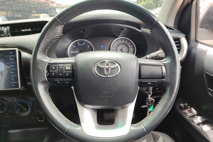REVO PRE 2019 2.4E AT DOUBLE CAB WHITE 3868 full