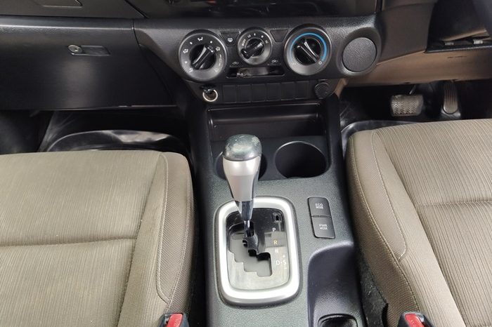 REVO PRE 2017 2.4E AT DOUBLE CAB BLACK 8530 full