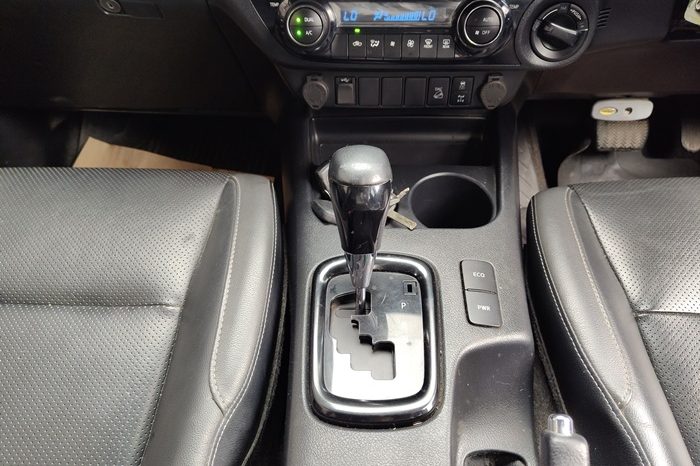 ROCCO 4WD 2022 2.8 HIGHT AT SMART CAB WHITE  4595 full