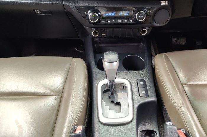 REVO PRE 2017 2.4G AT DOUBLE CAB SILVER  1231 full