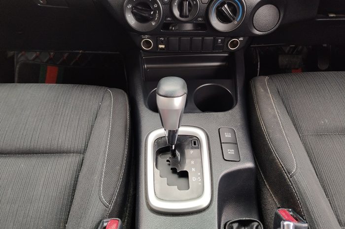 REVO PRE 2021 2.4 MID AT DOUBLE CAB SILVER  2502 full
