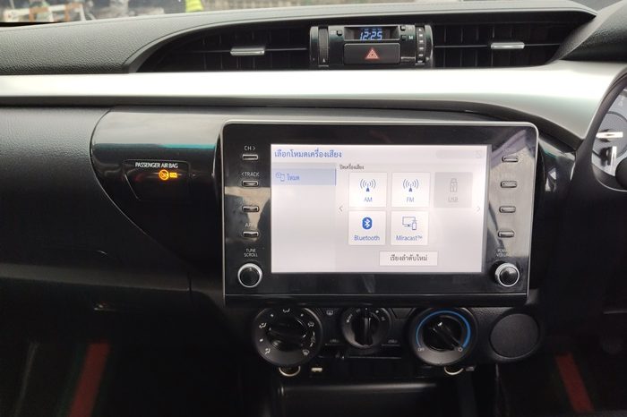 REVO PRE 2021 2.4 MID AT DOUBLE CAB SILVER  2502 full
