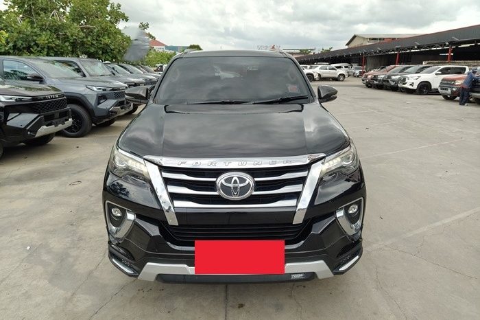 TOYOTA 2WD 2018 2.4V AT FORTUNER BLACK  2424 full