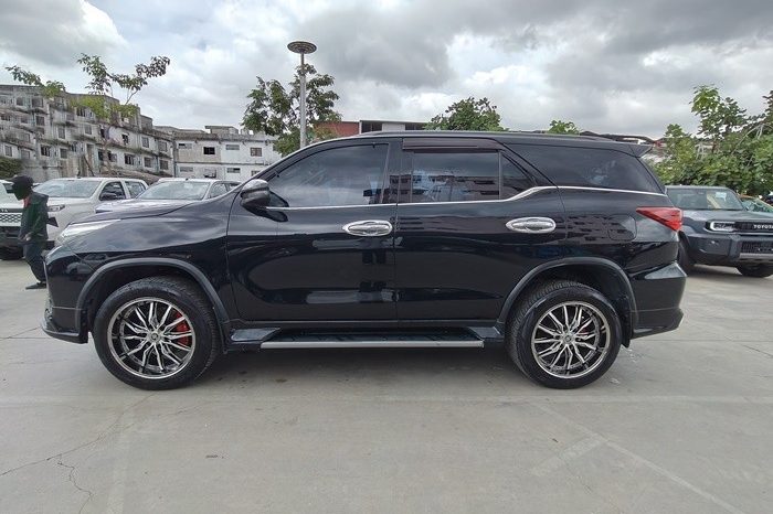 TOYOTA 2WD 2018 2.4V AT FORTUNER BLACK  2424 full