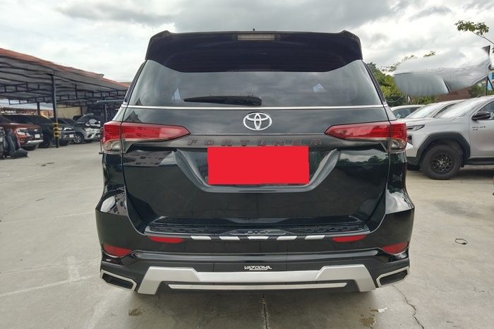 TOYOTA 2WD 2018 2.4V AT FORTUNER BLACK  2424 full