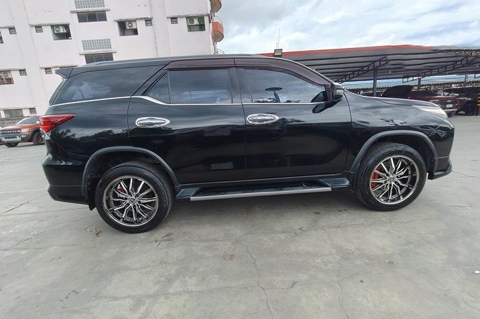TOYOTA 2WD 2018 2.4V AT FORTUNER BLACK  2424 full